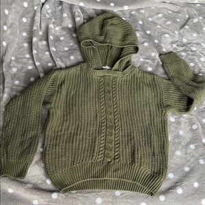 Green Hooded Sweater with Chunky Knit and Ribbed Pattern